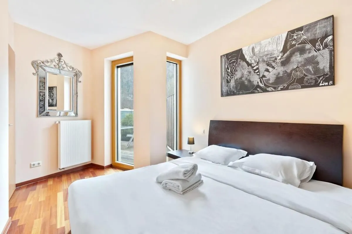 Stylish 2-Bed Gem, Nature & Comfort Lejlighed Luxembourg By 0*,  Luxembourg